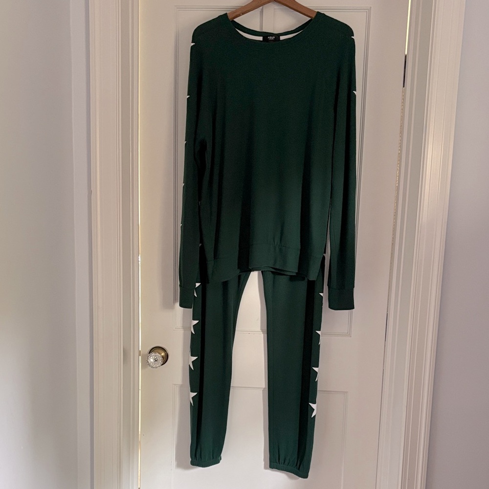 Aqua two piece long sleeve & jogger pants lounge set in dark green & white stars